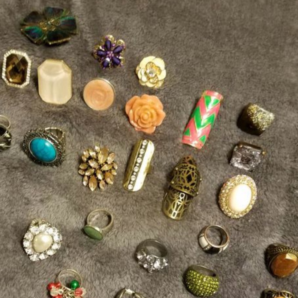 30+ Assorted fashion rings Lot